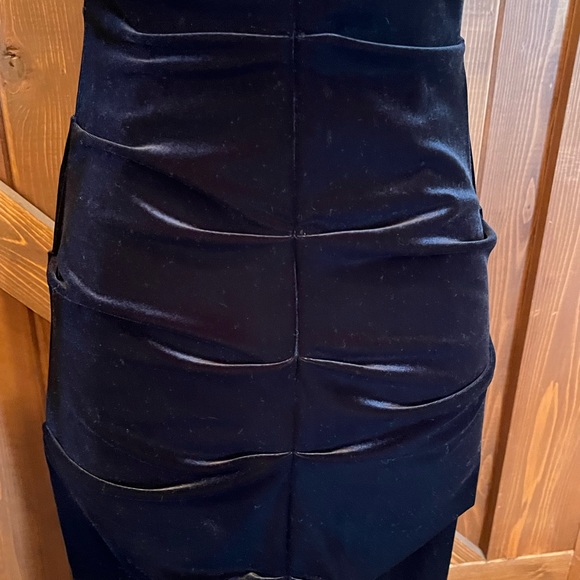 XSCAPE by “Joanna Shen Black” velvet and satin cream Dress Size 4 - Picture 6 of 11